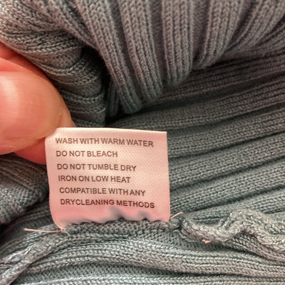 Unbranded, V28? From Amazon, Stretch Knit, Sleeveless Turtle Neck Top. Size M - Picture 7 of 7